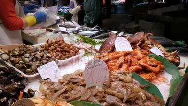 西班牙巴塞隆纳波奎利亚鱼市海鲜螃蟹龙虾鱿鱼虾小龙虾牡蛎贻贝贝壳